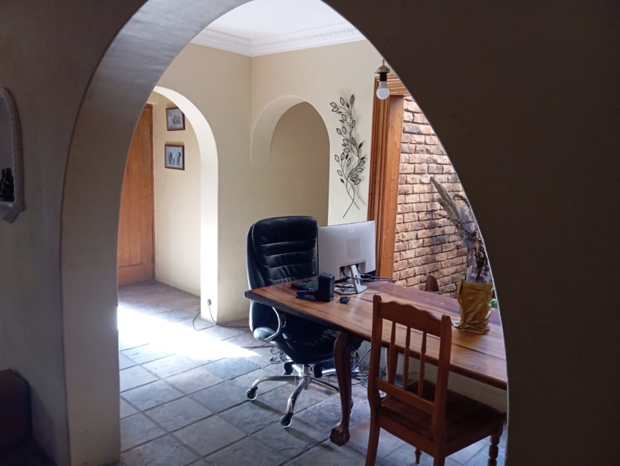 5 Bedroom Property for Sale in Victoria Park Western Cape